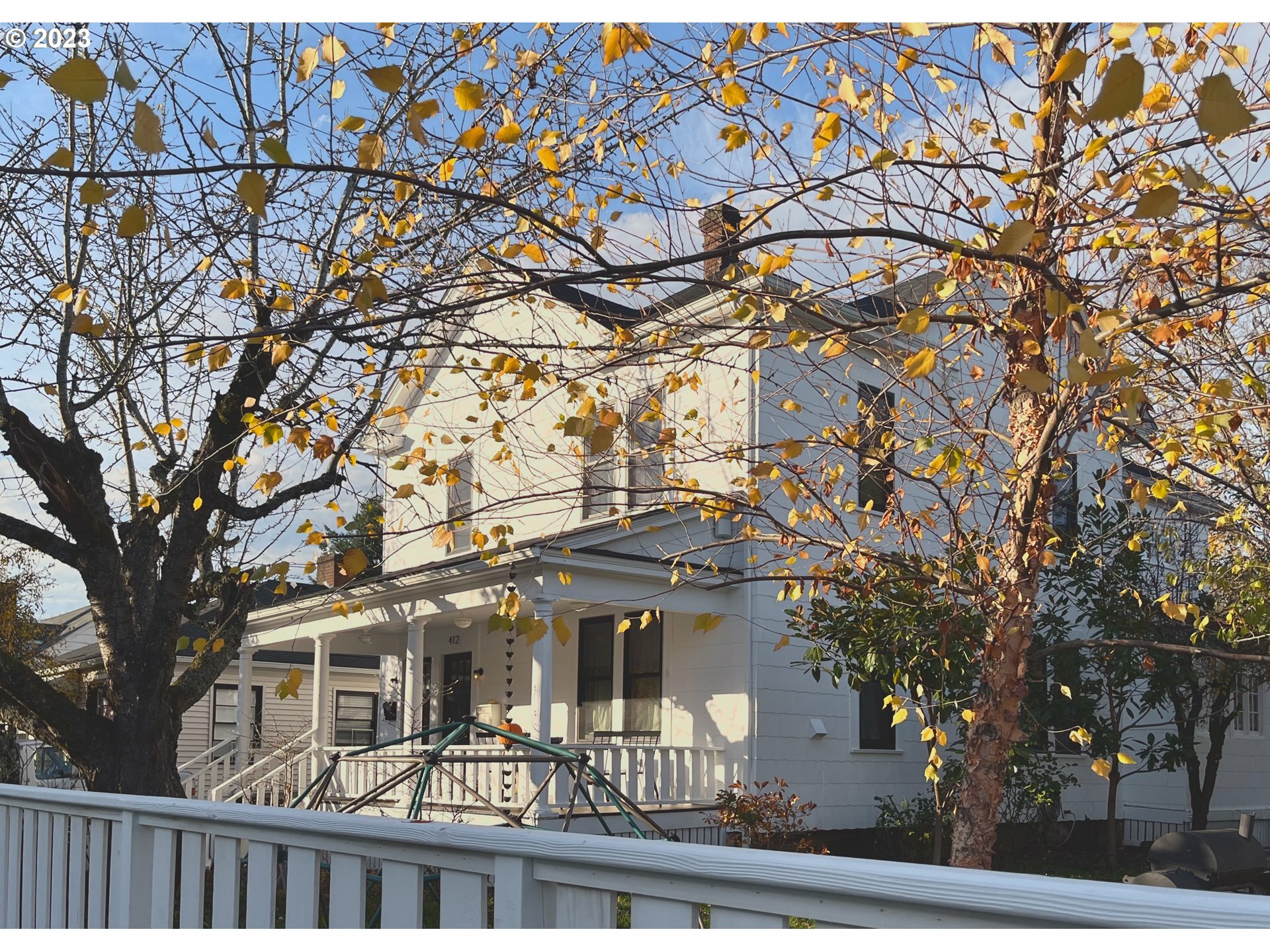 Property Photo: 412 E 17th St WA 98663