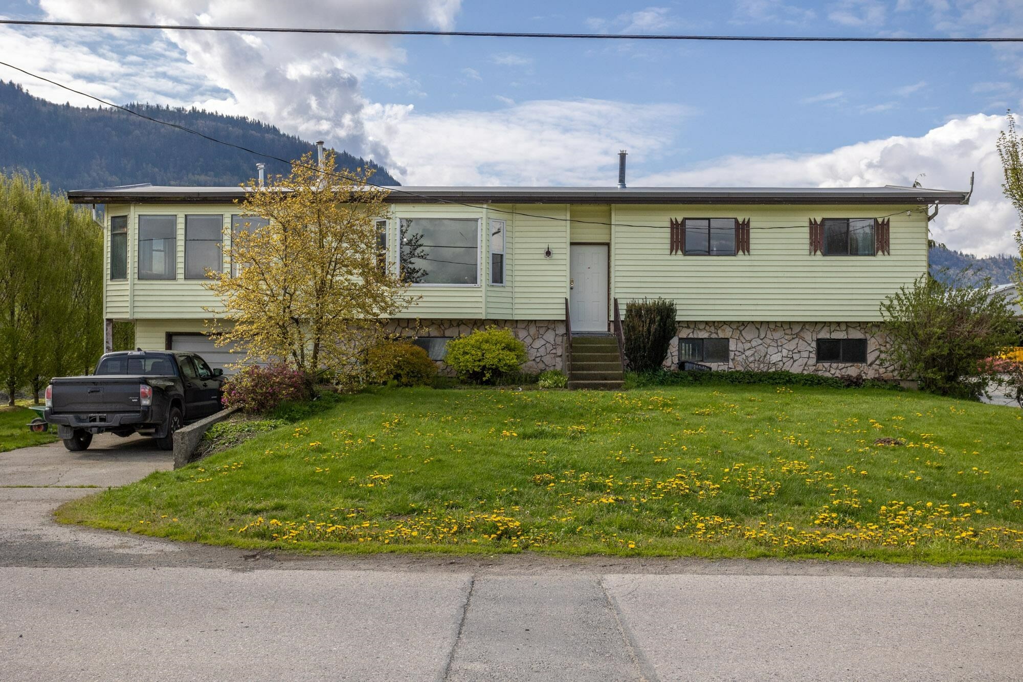 Property Photo:  39464 Wells Line Road  BC V3G 2A3 