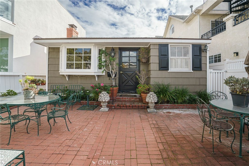 Property Photo:  406 Jasmine Avenue  CA 92625 