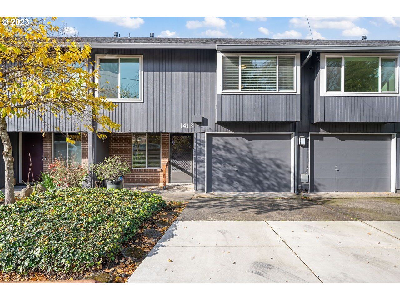 Property Photo:  1413 NE Saratoga St  OR 97211 