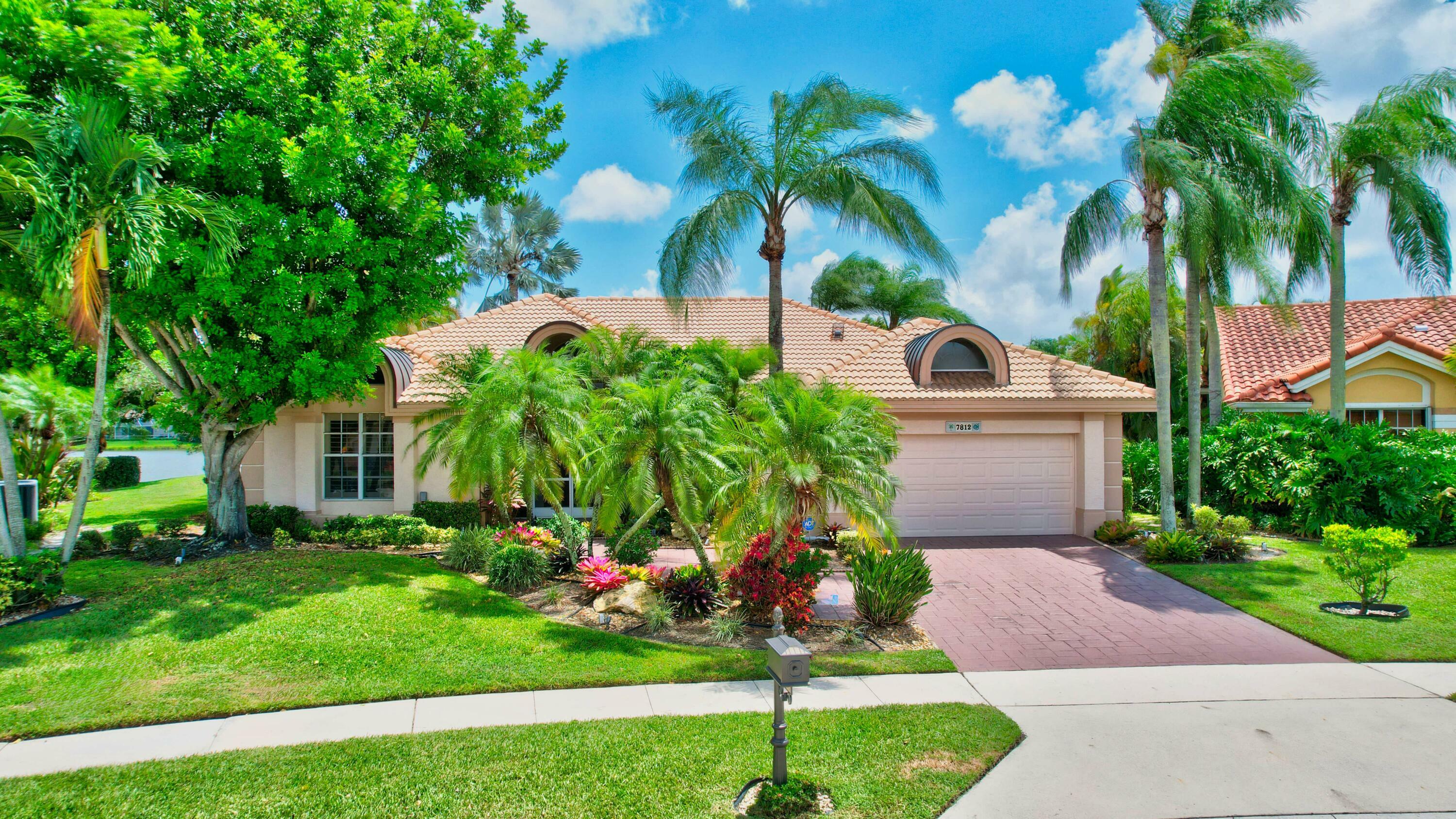 Property Photo: 7812 Dorchester Road FL 33472