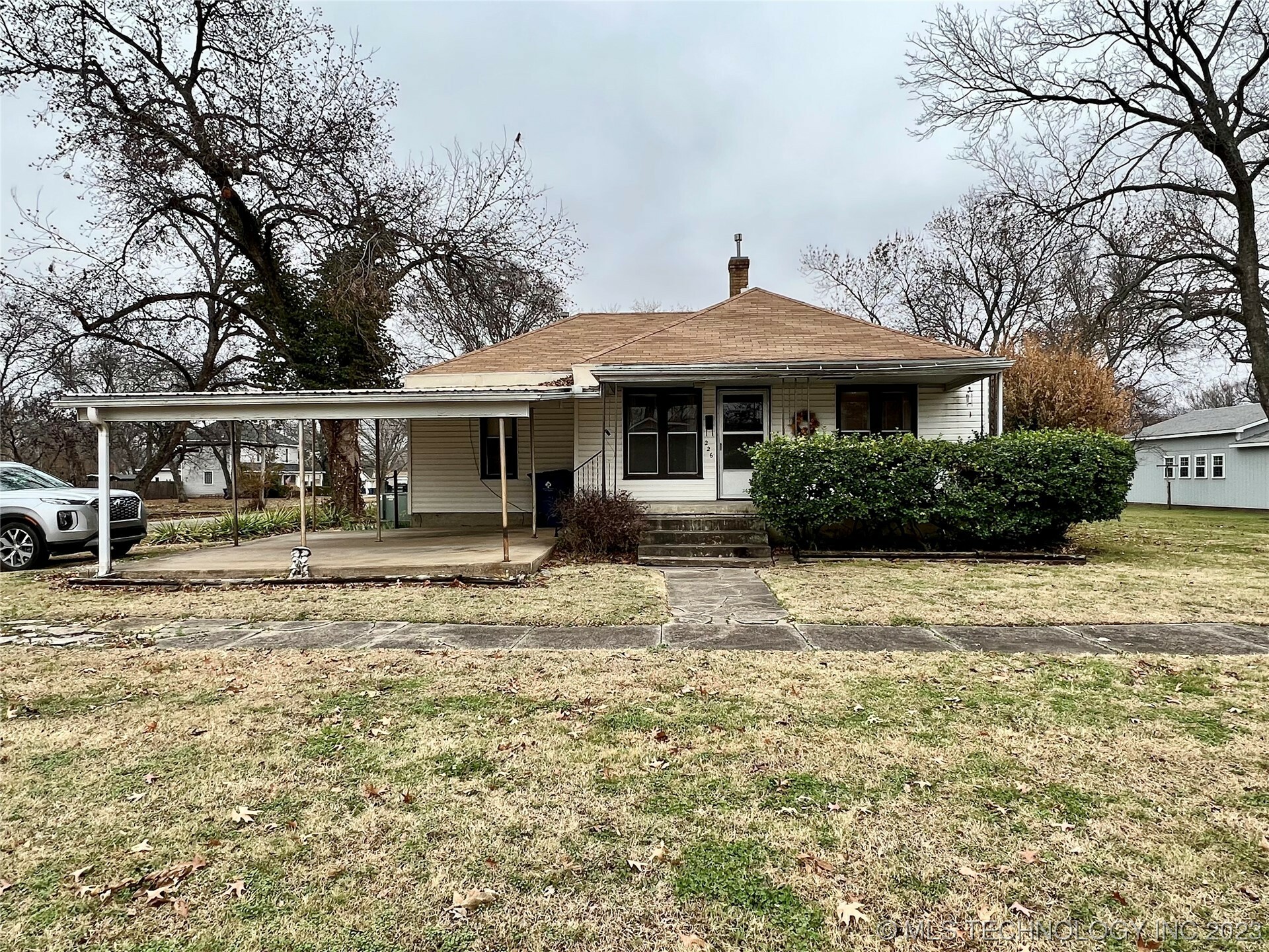 Property Photo:  226 N Wood Avenue  OK 74035 