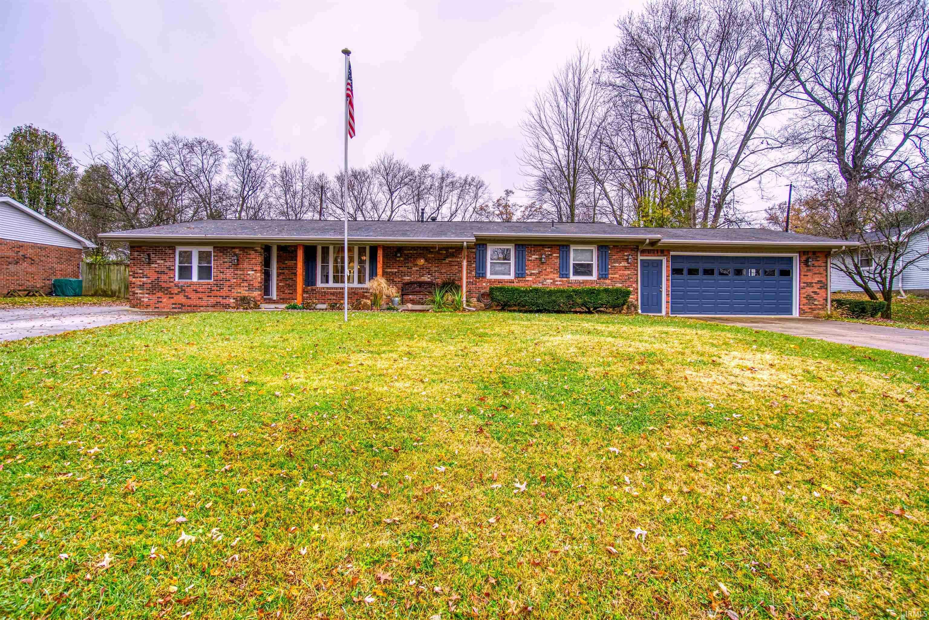 Property Photo:  4733 Briarwood Drive  IN 47630-2165 