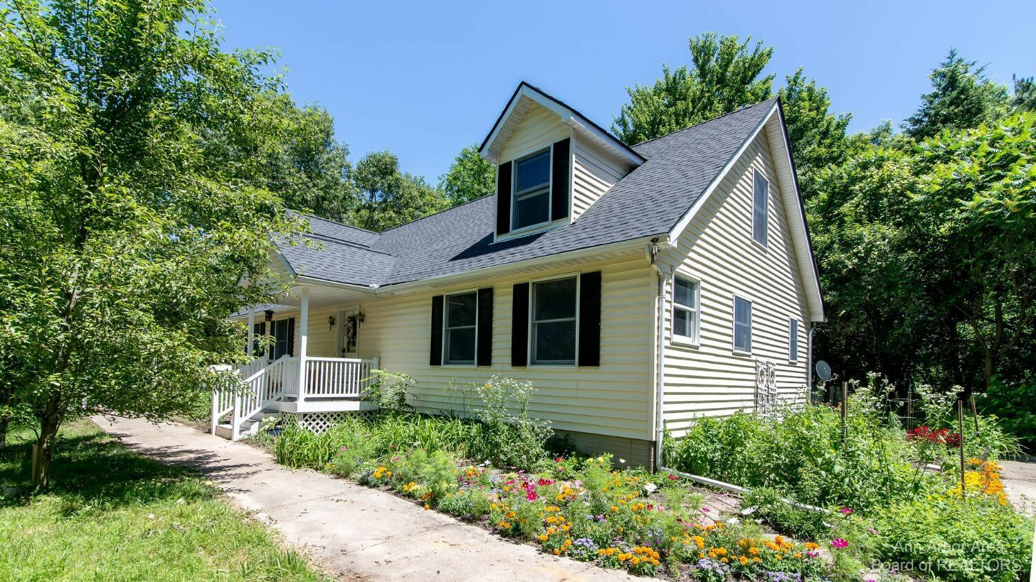 Property Photo:  1062 Dhu Varren Road  MI 48105 