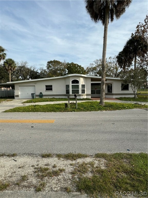 Property Photo:  421 NW 14th Place  FL 34428 