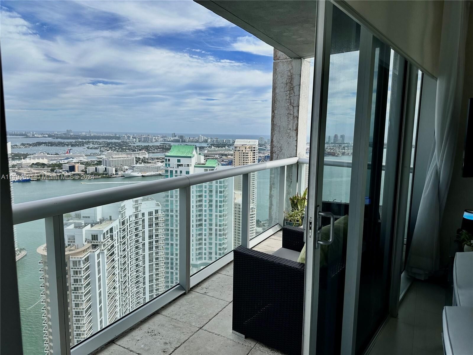 Property Photo:  495 Brickell Ave 5102  FL 33131 