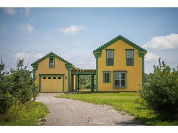 Property Photo:  40 Farm Pond Circle  NY  