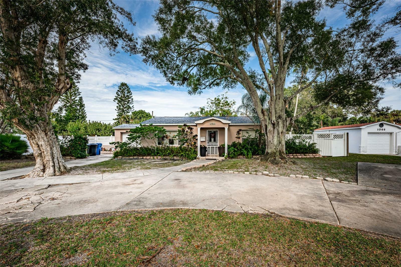 Property Photo:  1056 Snell Isle Boulevard NE  FL 33704 