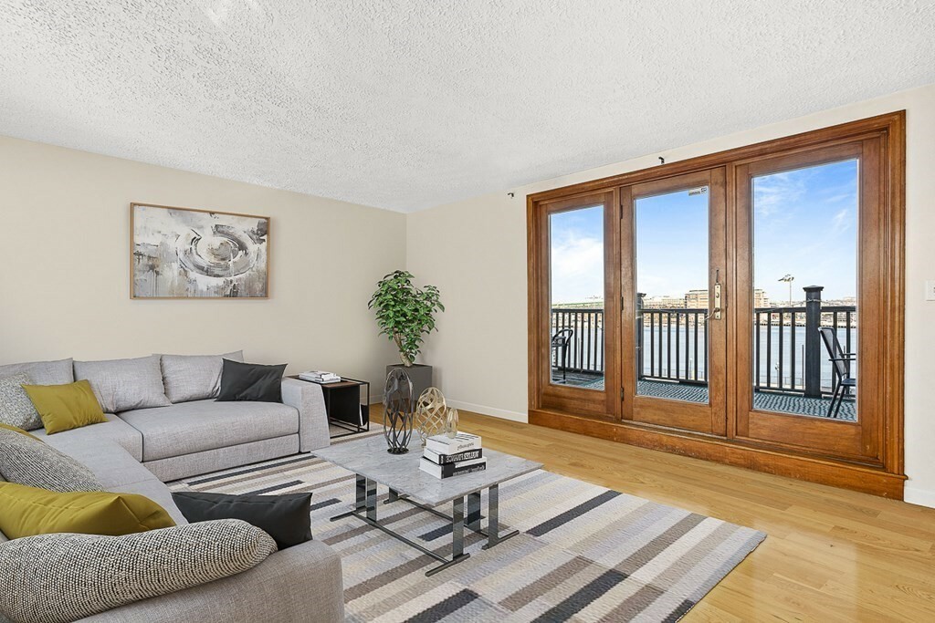 Property Photo:  480 Commercial Street 5B  MA 02109 