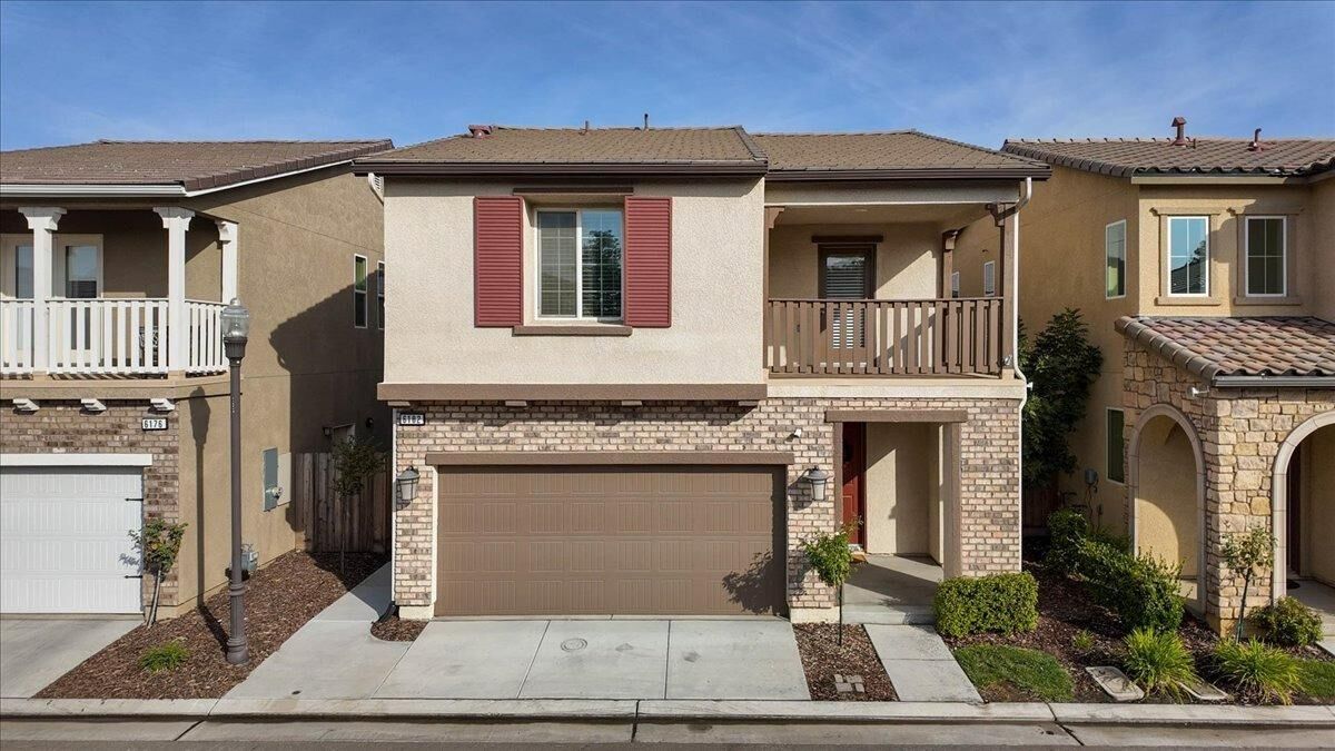 Property Photo:  6182 E Peruna Way  CA 93727