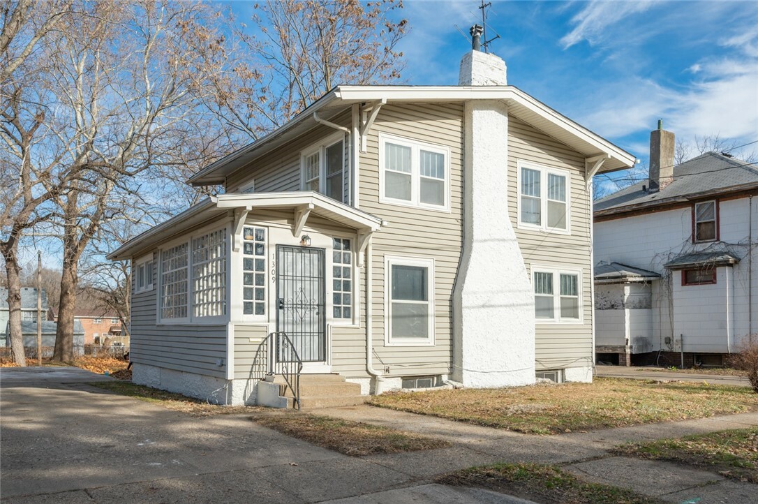 1309 Washington Avenue  Des Moines IA 50314 photo