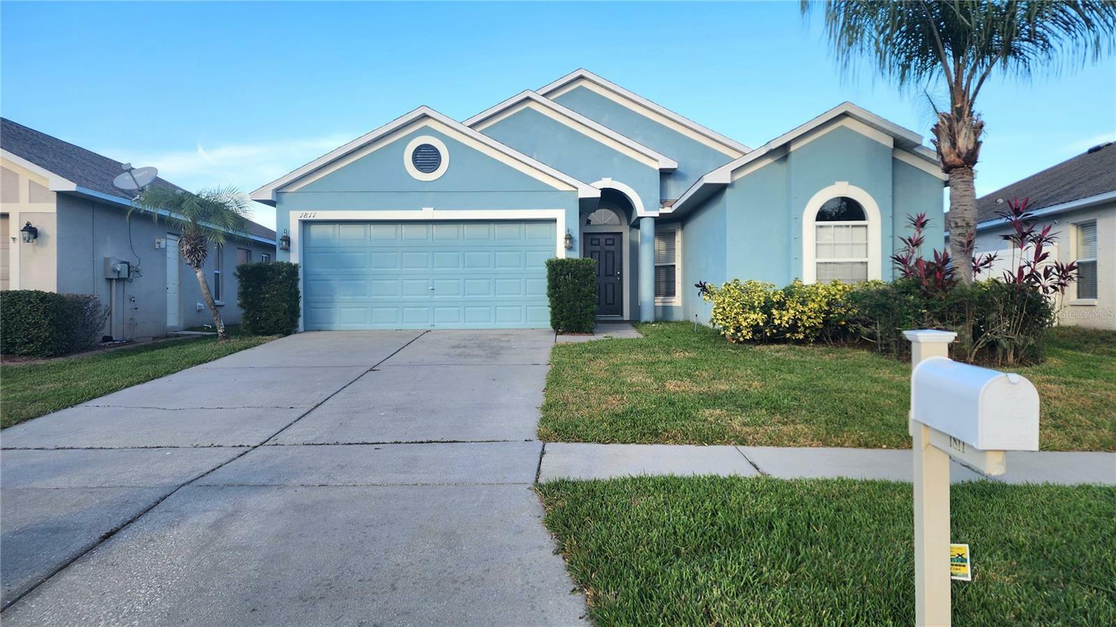 Property Photo:  1811 Raven Glen Drive  FL 33570 