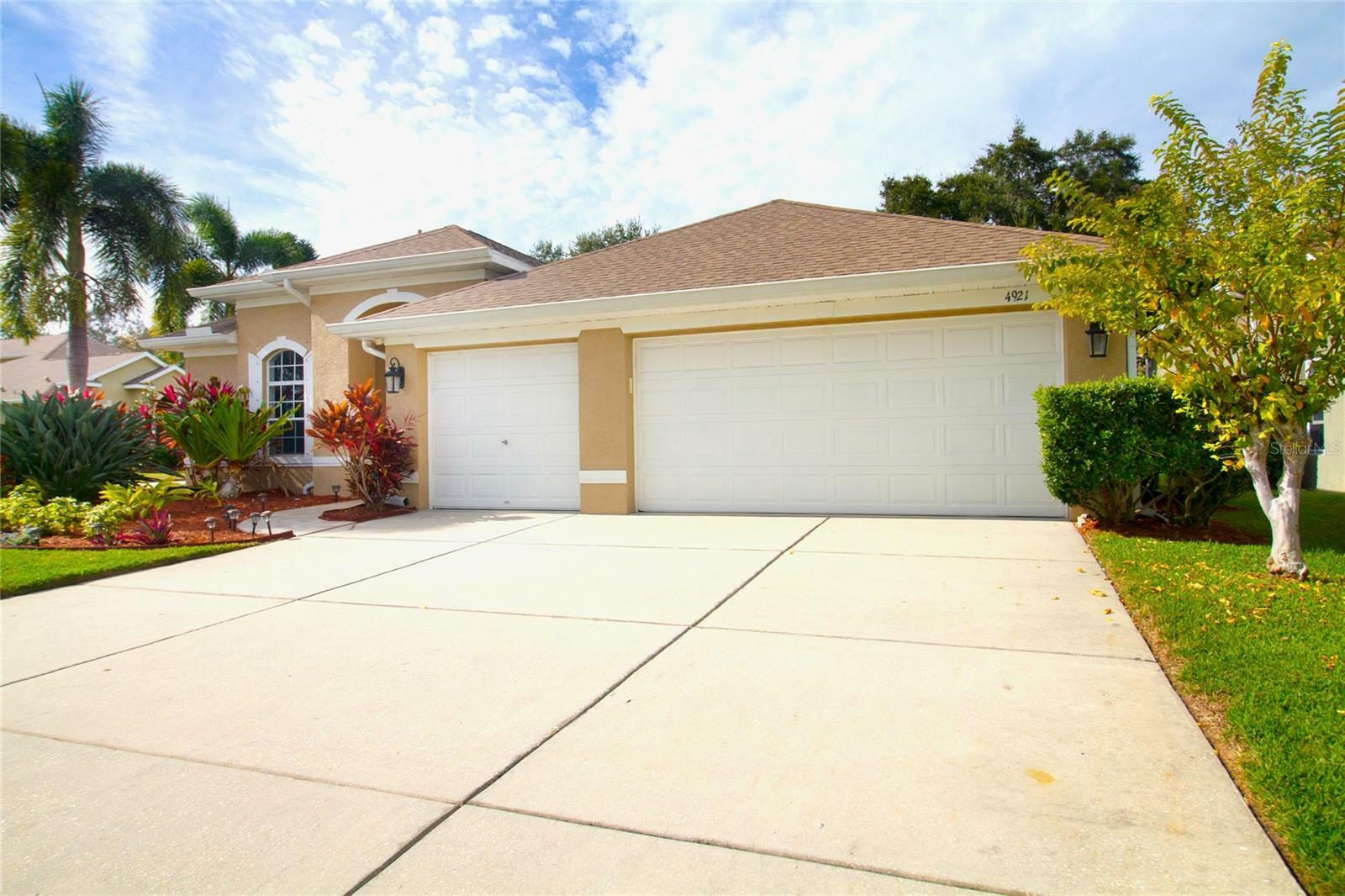 Property Photo:  4921 W Breeze Circle  FL 34683 