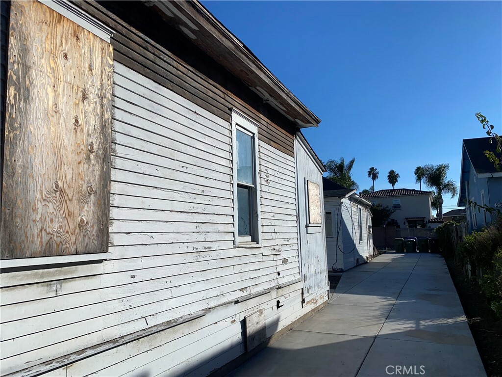 Property Photo:  231 W 16th Street  CA 90731 