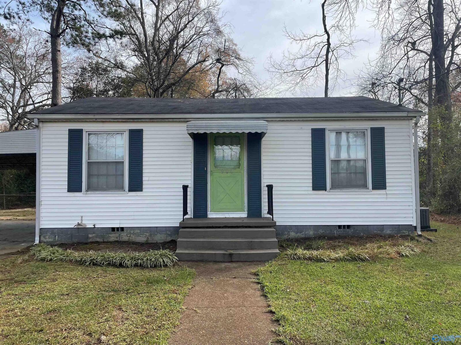 Property Photo:  906 Lee Street  AL 35903 
