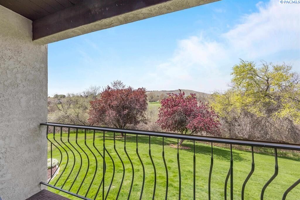 Property Photo: 303 Gage Blvd. WA 99352