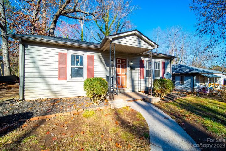 House for sale in Hickory 135 10th Avenue SE, Hickory, NC 28602