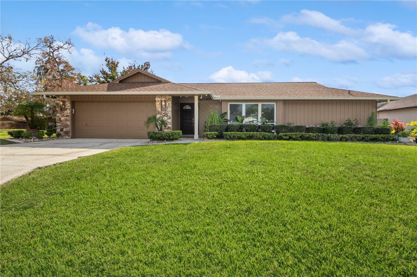 Property Photo:  230 W Berkshire Circle  FL 32779 