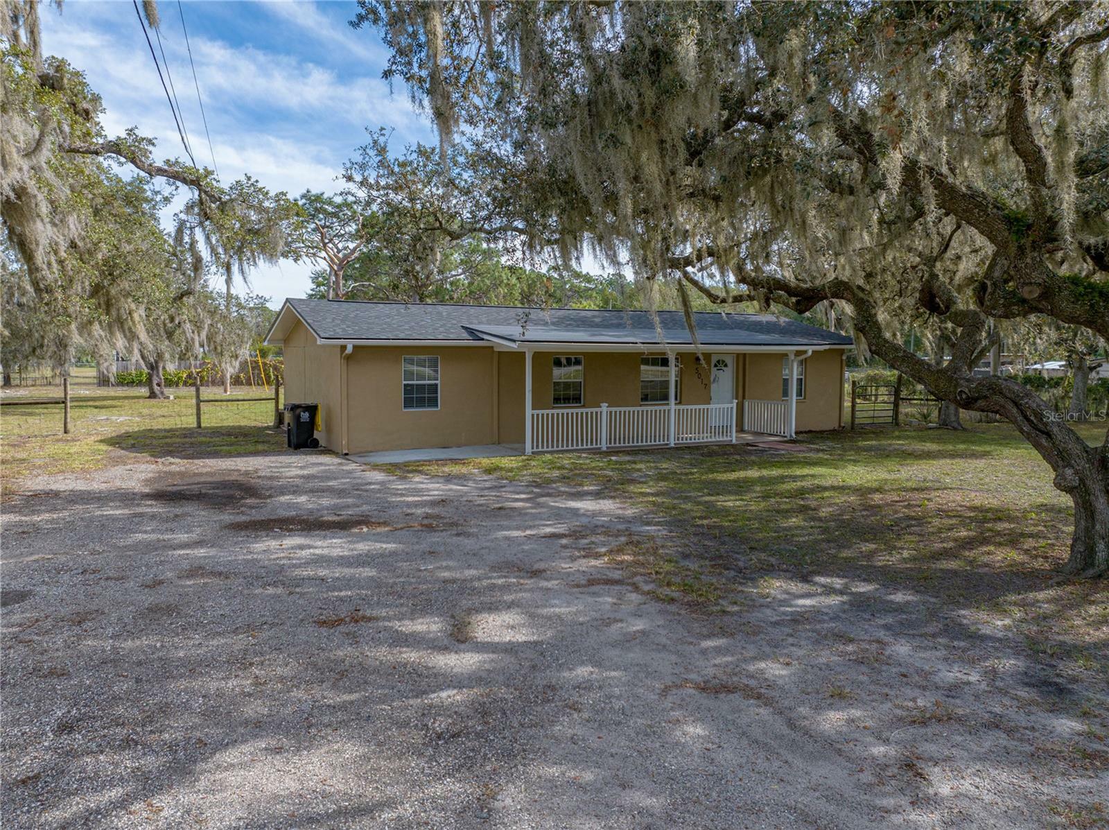 Property Photo:  5017 Lewellyn Road  FL 33810 