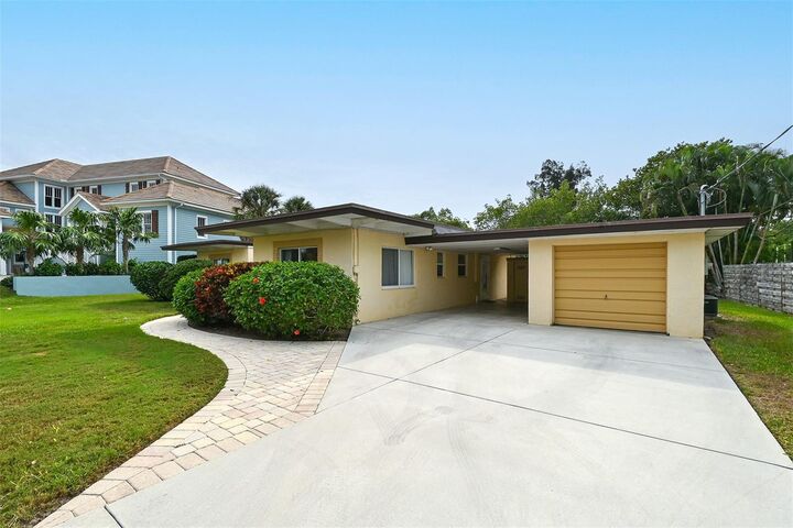 Property Photo:  480 Island Circle  FL 34242 