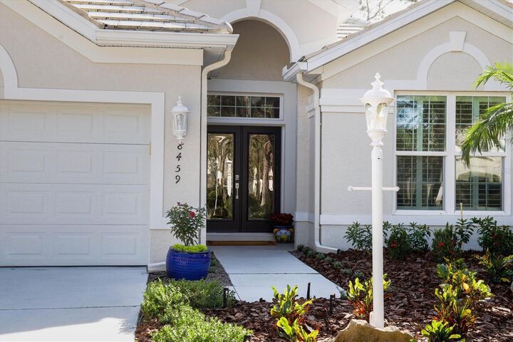 Property Photo: 8459 Idlewood Court FL 34202