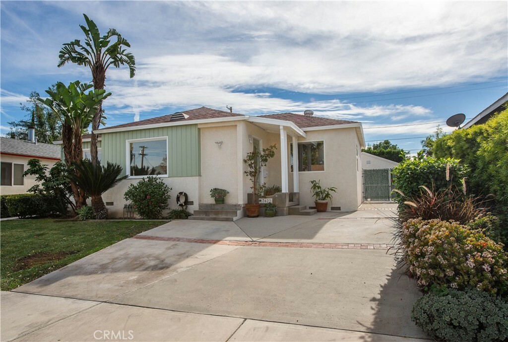 Property Photo:  17622 Bromley Street  CA 91316 