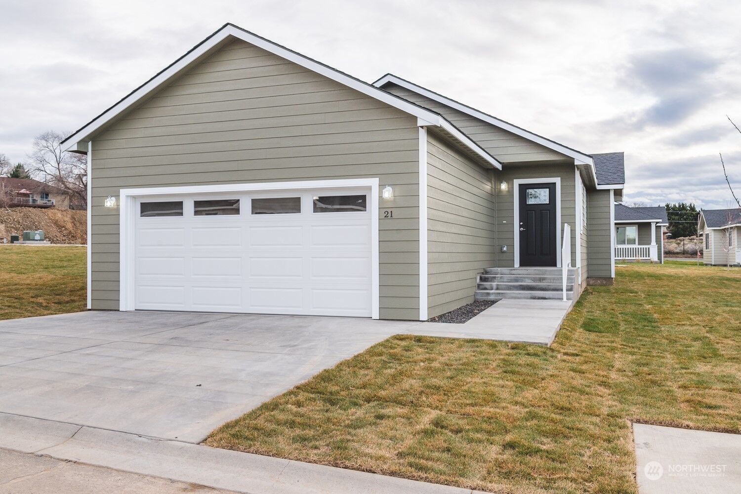 Property Photo:  123 E 9th Avenue 49  WA 98837 
