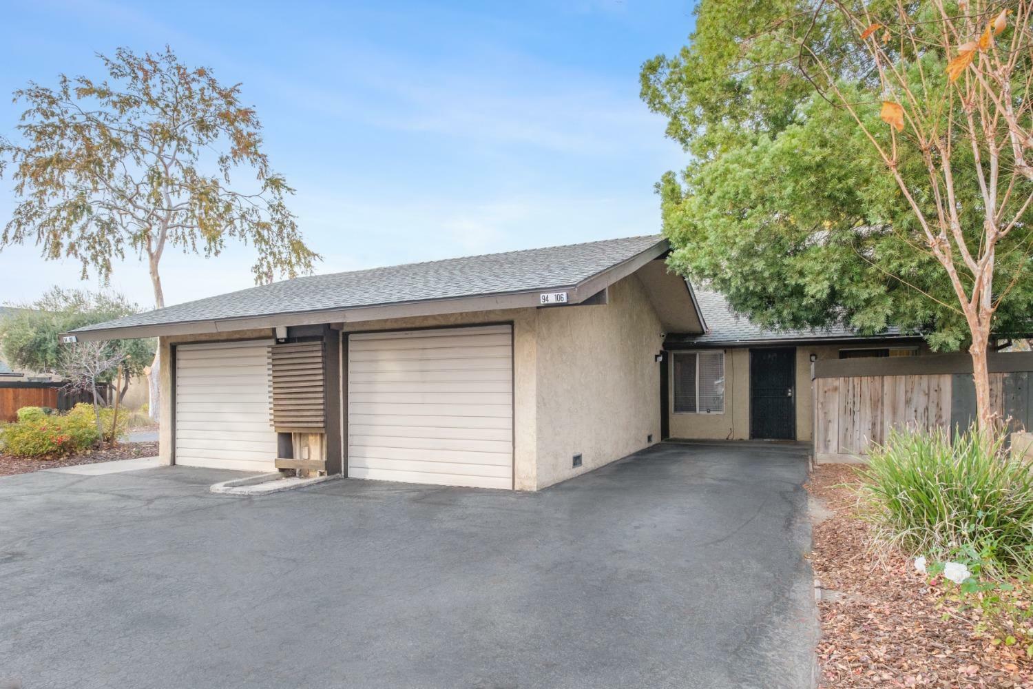 Property Photo:  94 W Sierra Avenue 106  CA 93704 