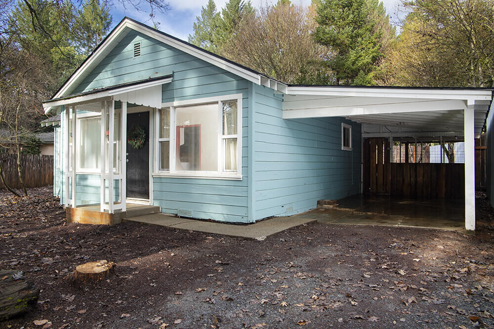 Property Photo: 750 Caves Highway OR 97523