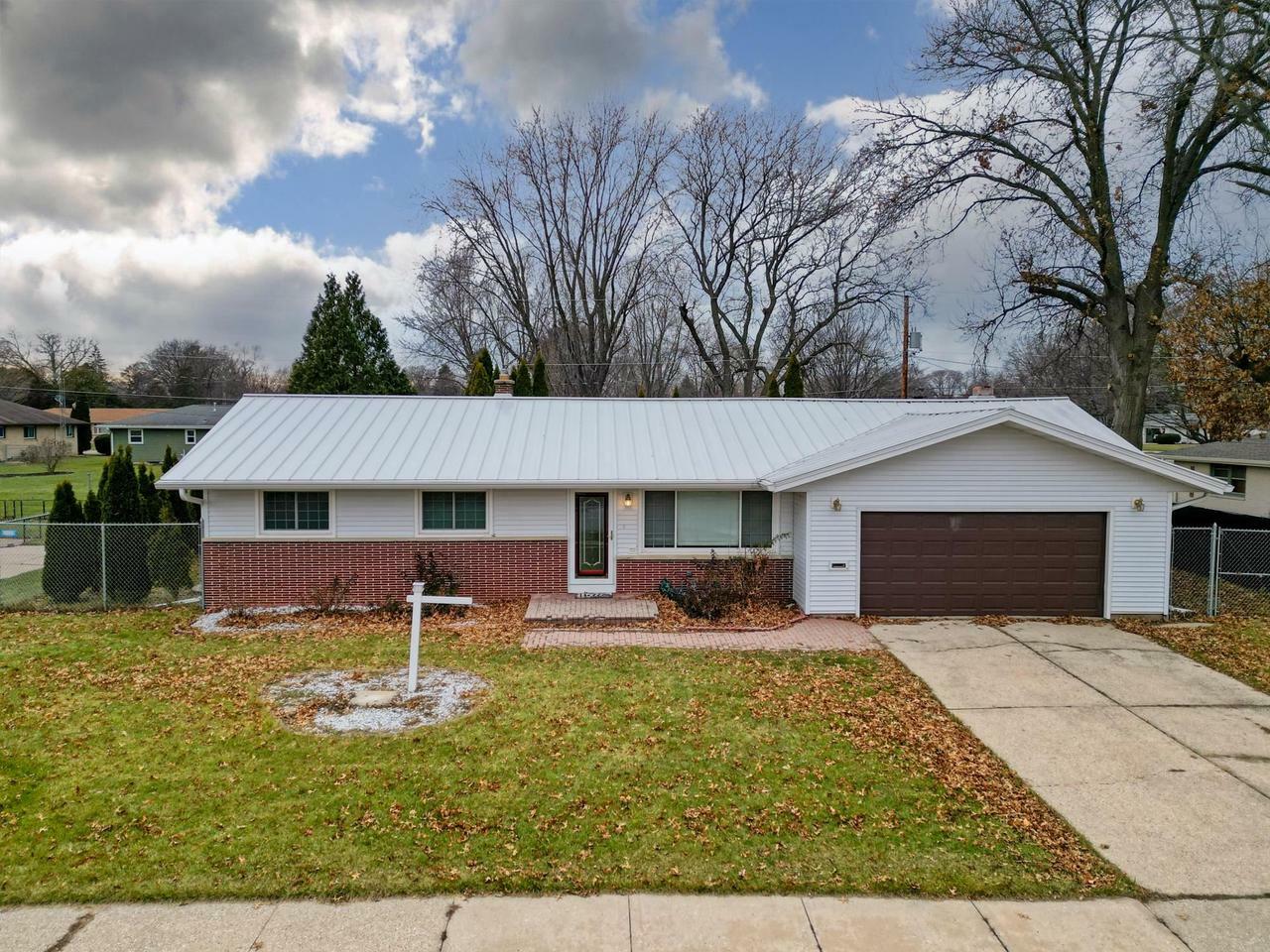 Property Photo:  1033 North Claremont Drive  WI 53545 