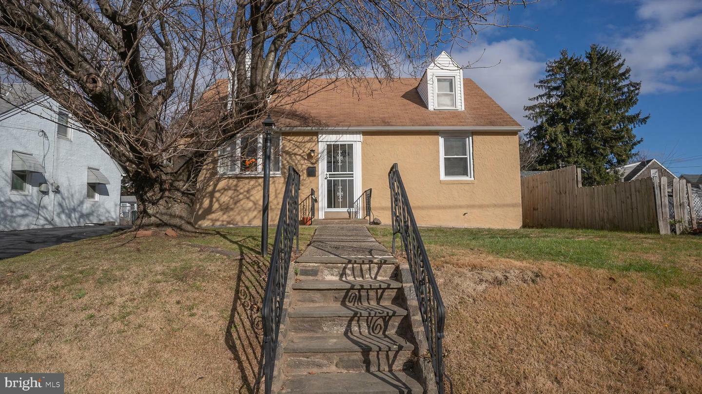 Property Photo:  1527 Rhawn Street  PA 19111 