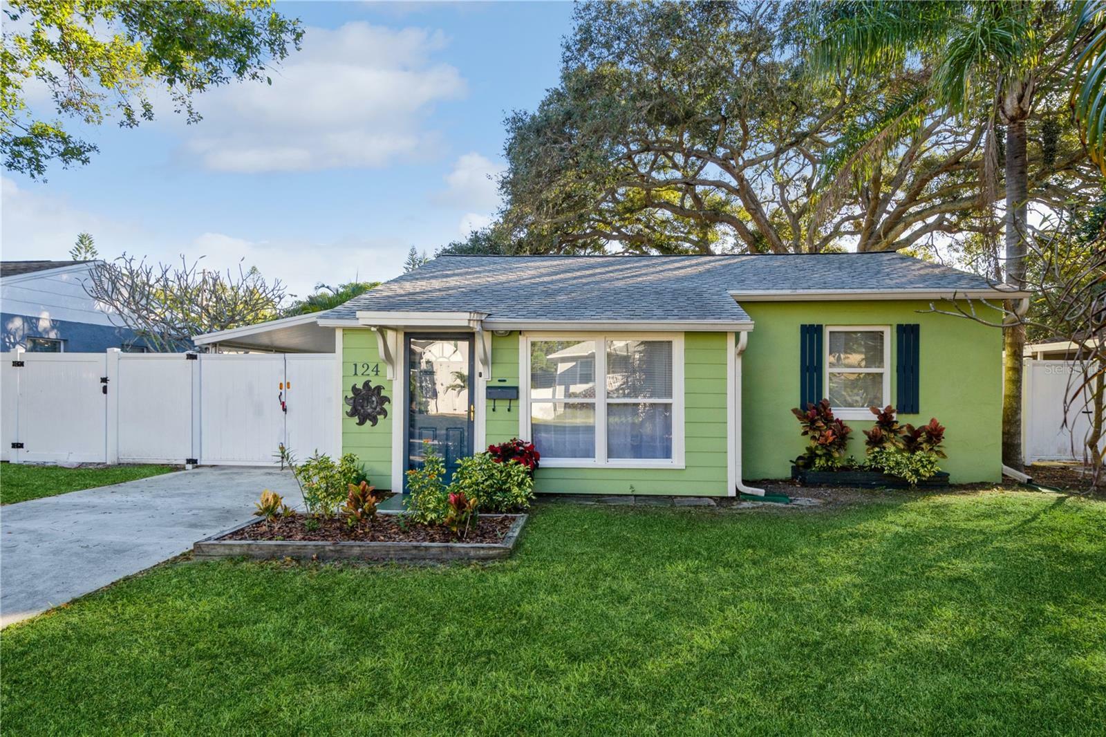 Property Photo: 124 42nd Avenue NE FL 33703