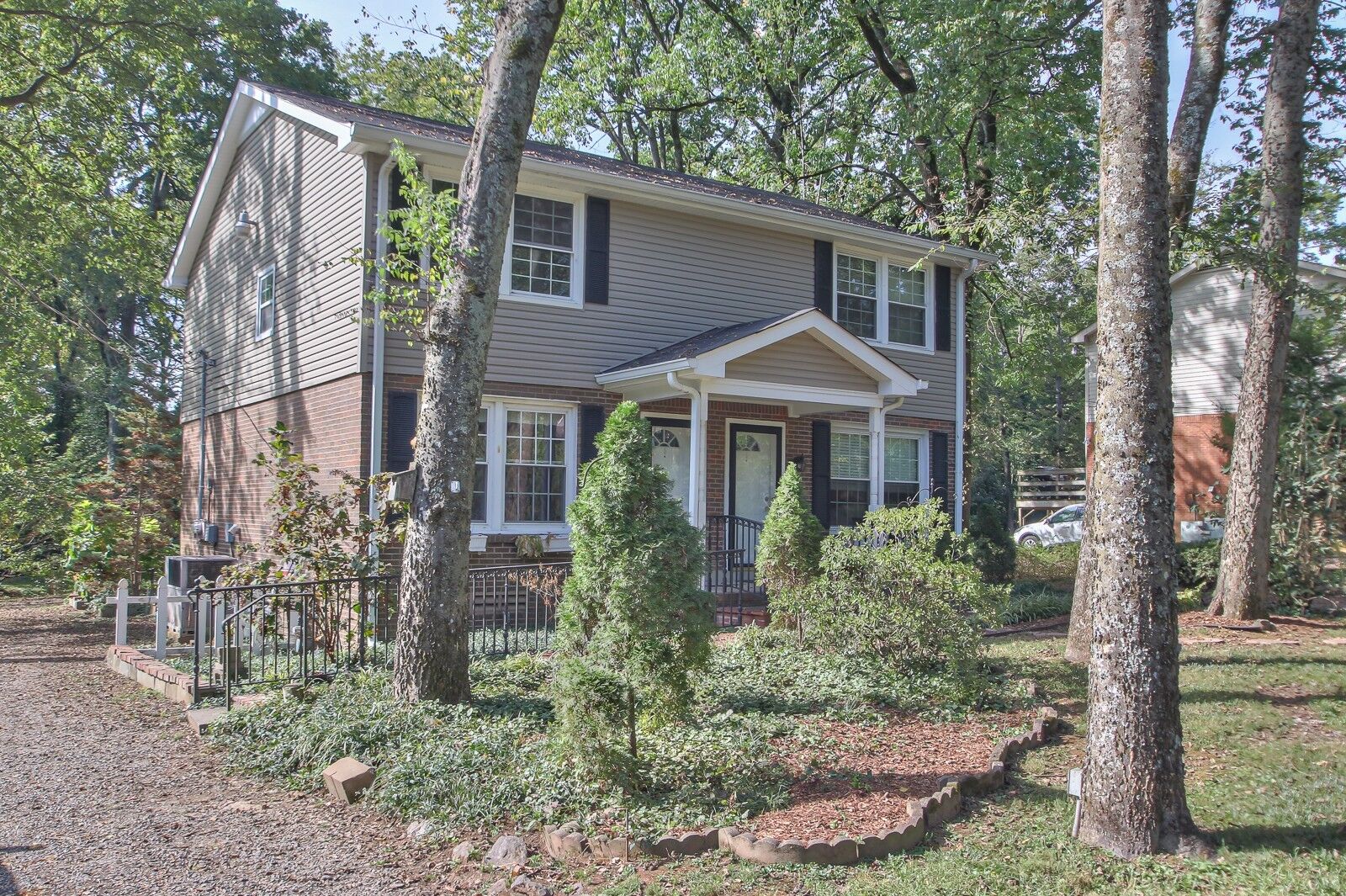 Property Photo: 1523 Graybar Ln TN 37215