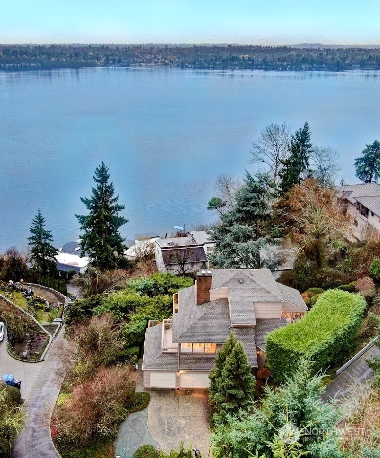 Property Photo:  8045 W Mercer Way  WA 98040 