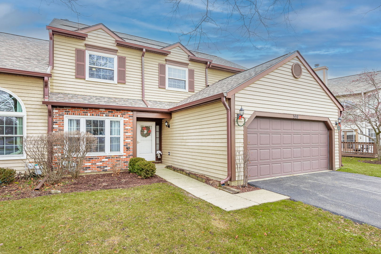 Property Photo: 357 Ascot Lane IL 60107