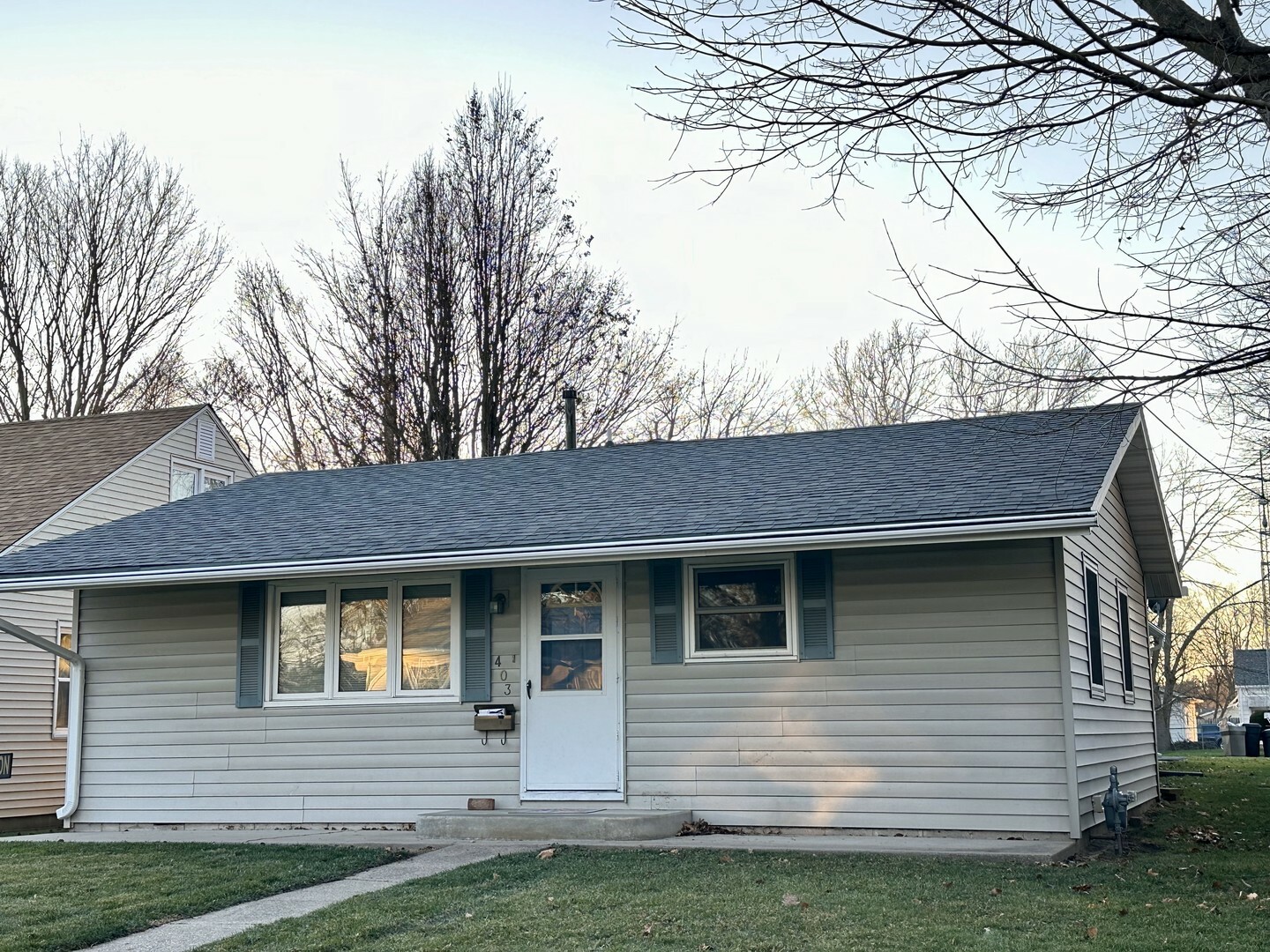 Property Photo:  403 S Clinton Street  IL 61727 