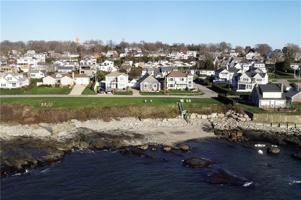 Property Photo:  112 Esplanade  RI 02842 