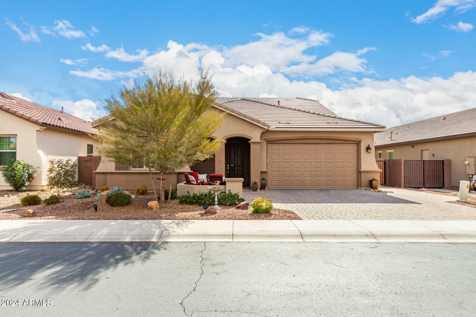 Property Photo:  203 W White Oak Avenue  AZ 85140 