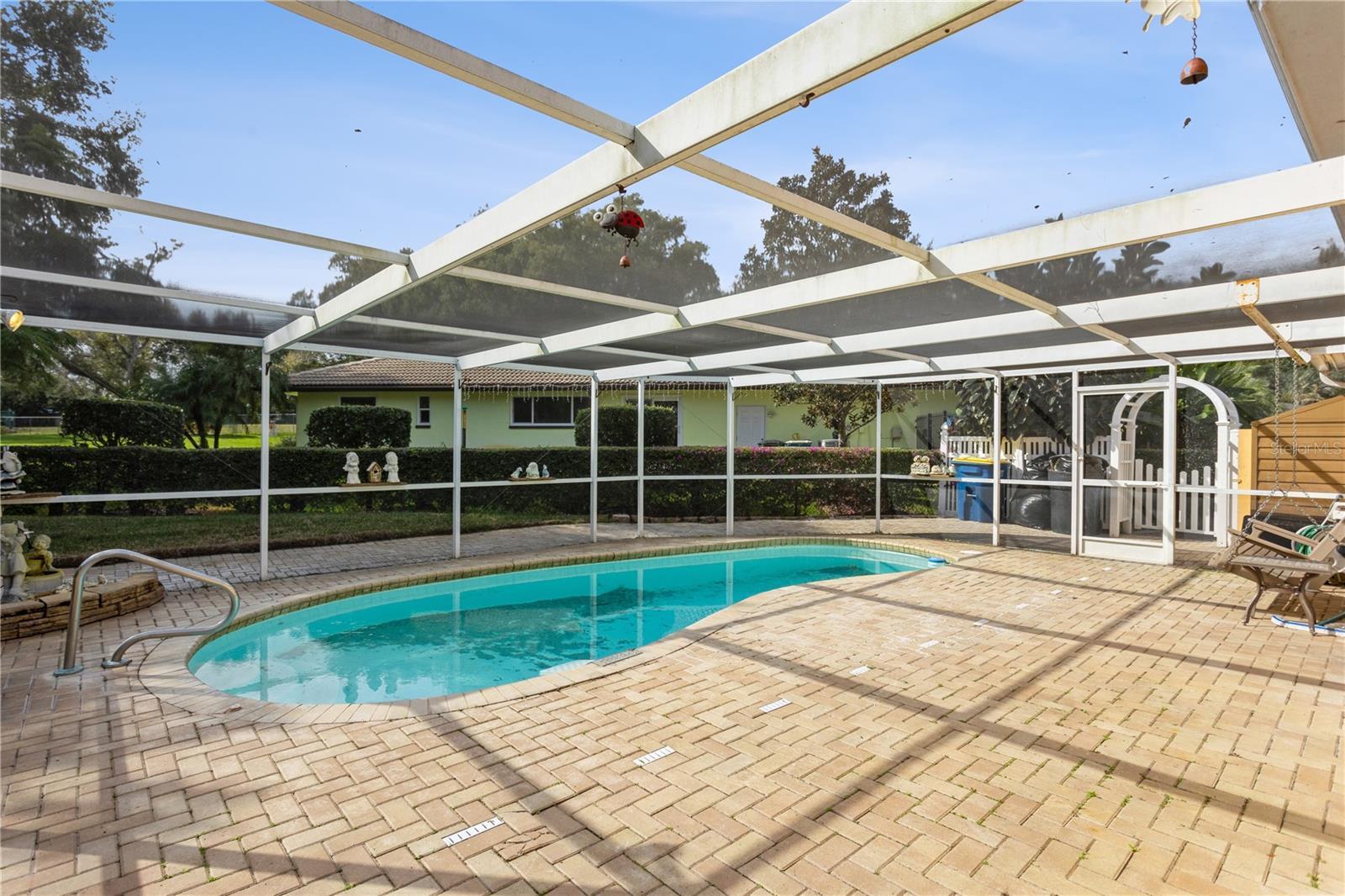 Property Photo:  1807 Oak Forest Drive S  FL 33759 