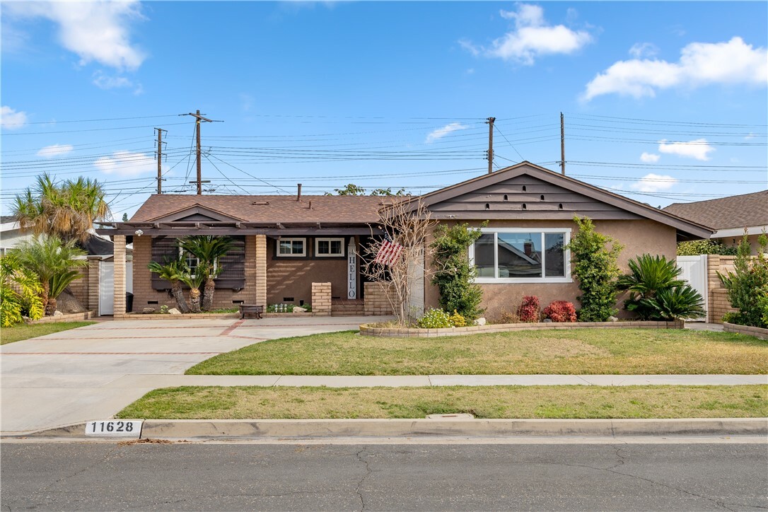 Property Photo: 11628 Groveside Avenue CA 90604