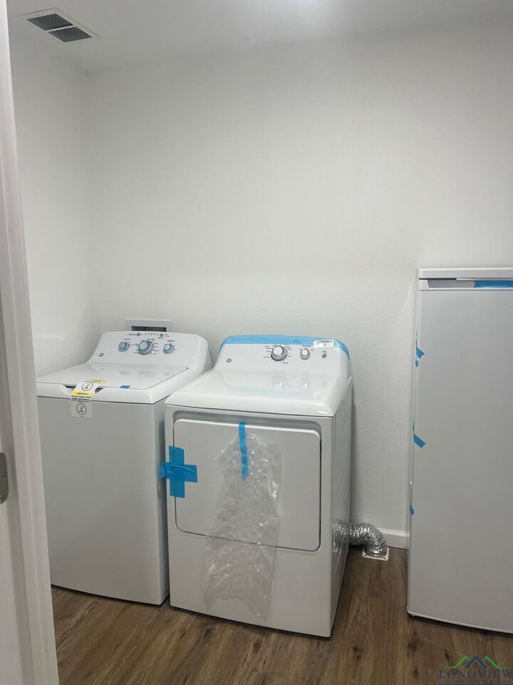 House for sale in Gladewater 221 Hull Ave, Gladewater, TX 75647