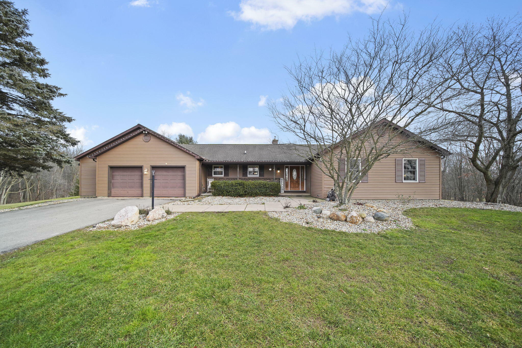 Property Photo:  4255 N Sandstone Road  MI 49269 