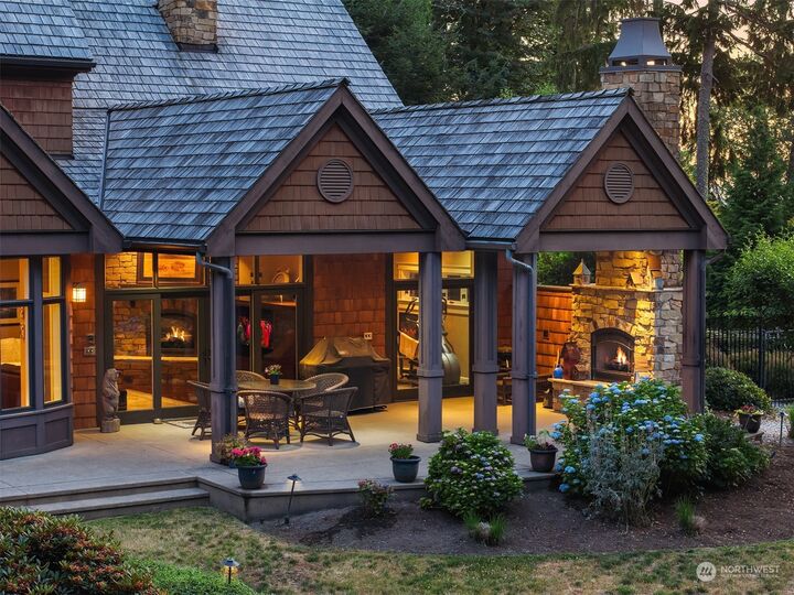 Home for sale in Issaquah 26546 SE Grand Ridge Drive, Issaquah, WA 98029