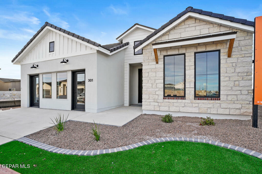 Property Photo: 368 Loddon Street TX 79928