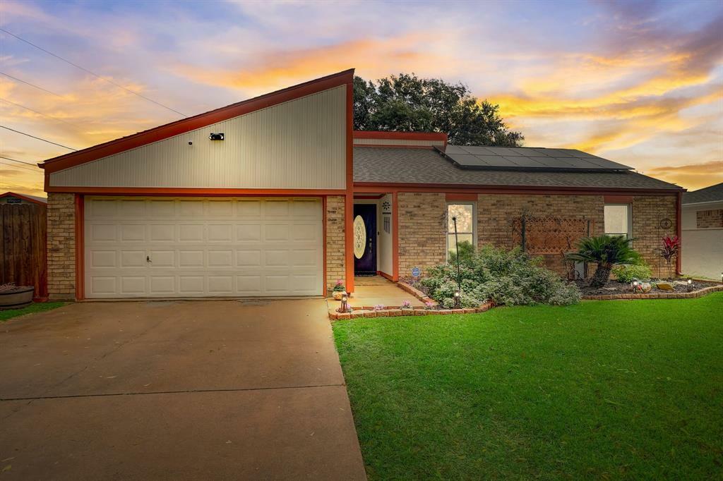 Property Photo:  204 Oakwood Street  TX 77573 