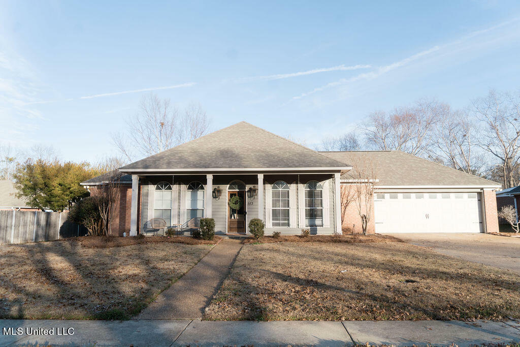 Property Photo:  613 Spring Grove  MS 39110 