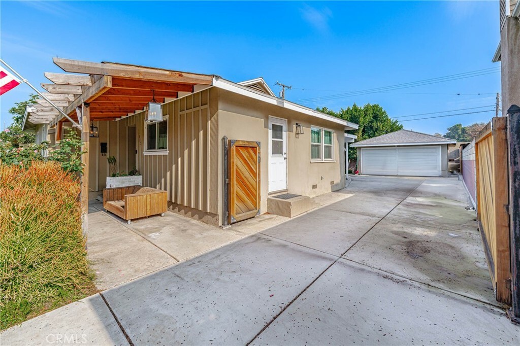 Property Photo:  112 S Vermont Avenue  CA 92833 