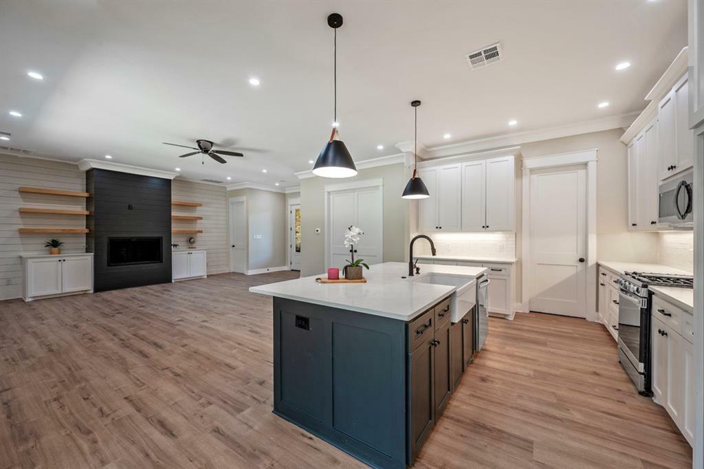 Property Photo: 1054 Waters Edge Drive TX 75020