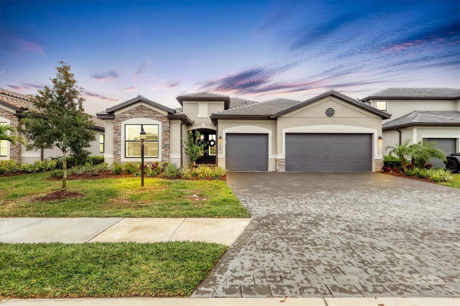 Property Photo: 15604 White Linen Drive FL 34211