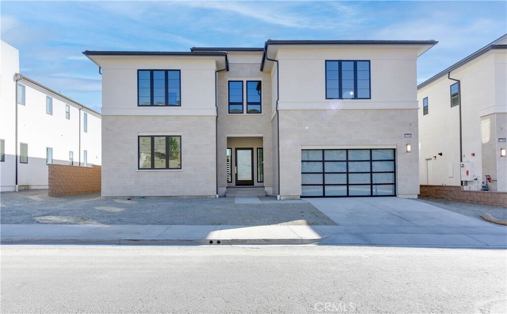 Property Photo: 11812 N Hillsborough Lane CA 91326